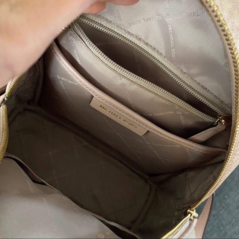 Backpack - Picture 4 of 8